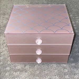Jewelry box